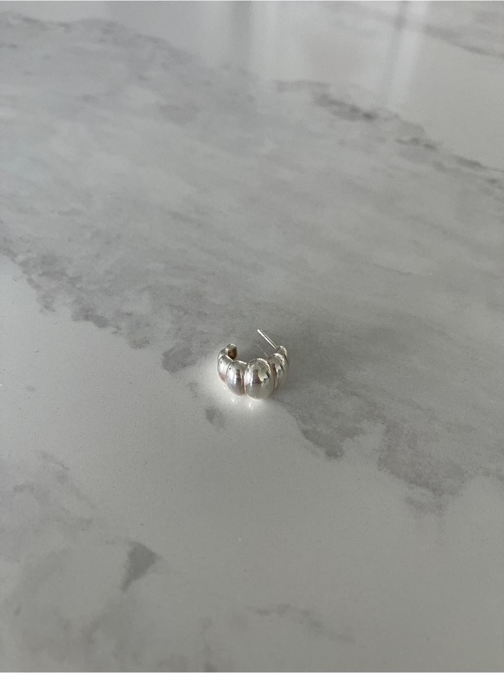 Mejuri single puffy charlotte hoop (no backing) sterling silver earring